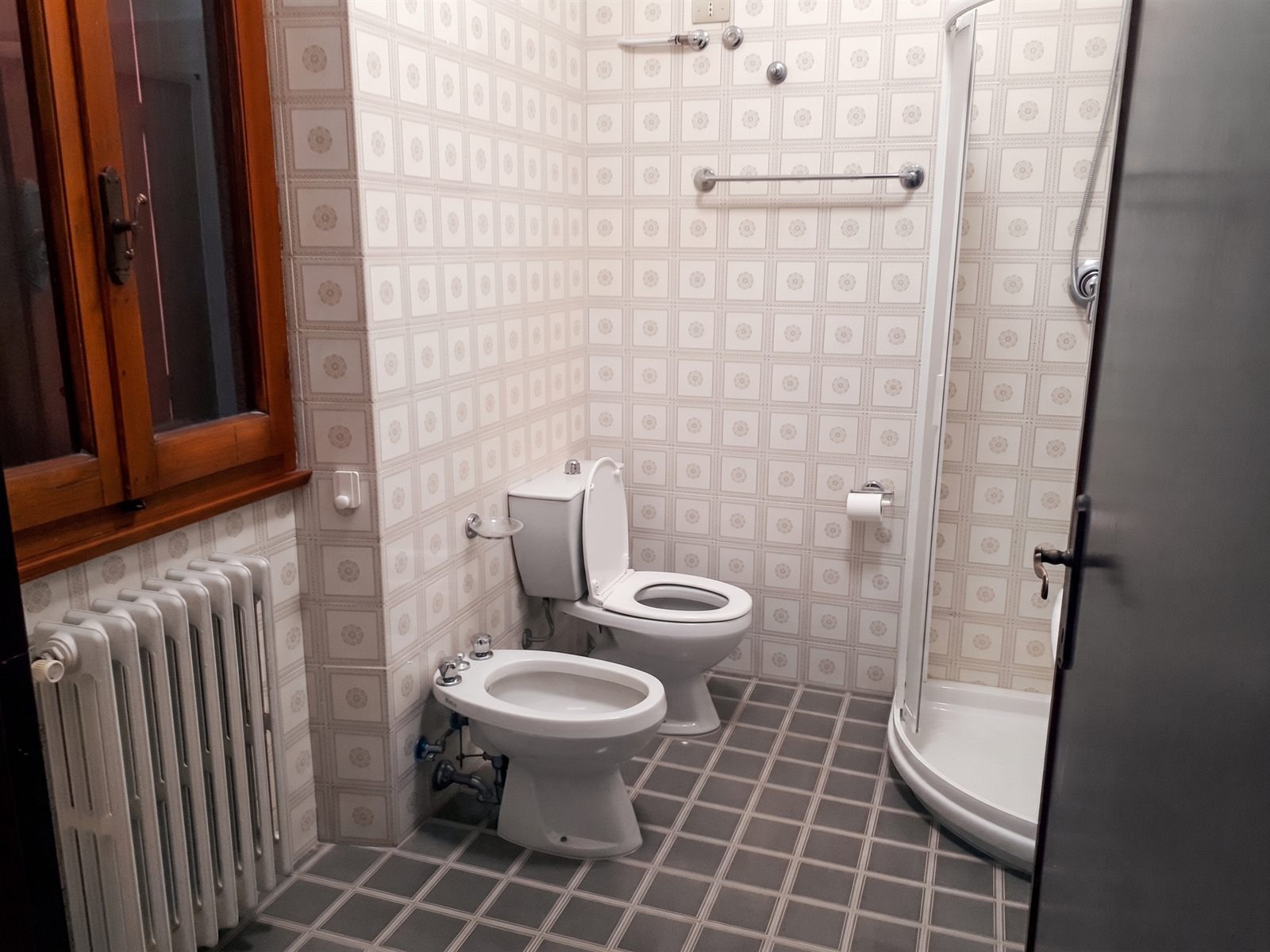 Bagno principale della villa in Versilia prima dell'intervento